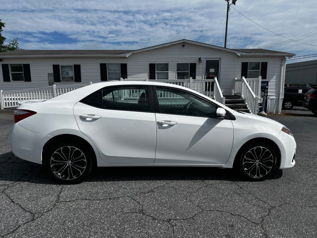 2016 TOYOTA COROLLA S