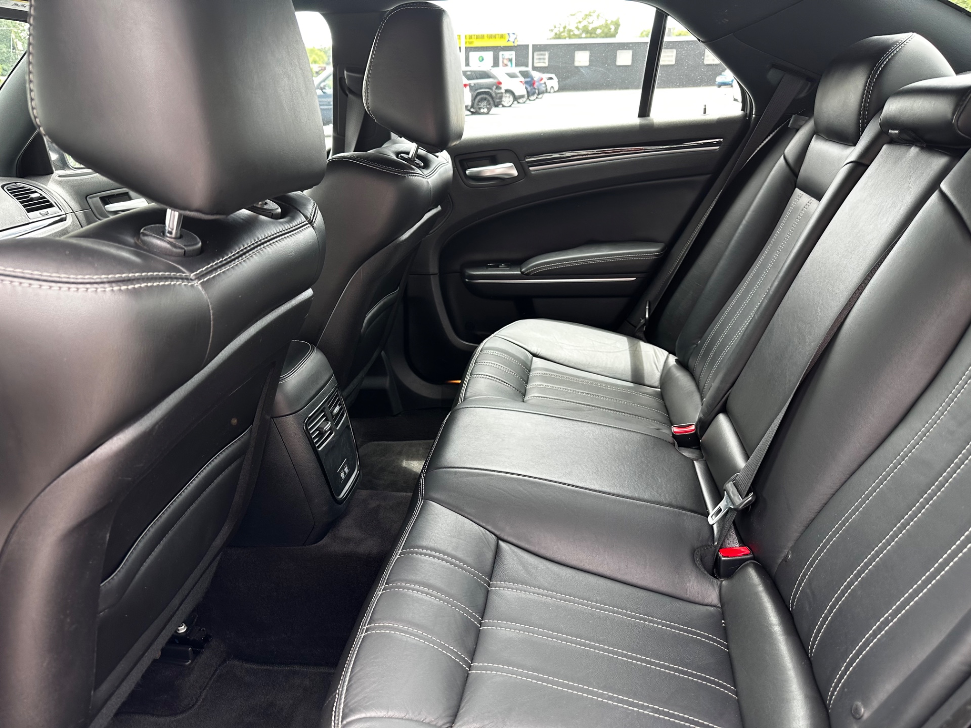 2017 Chrysler 300 photo 5