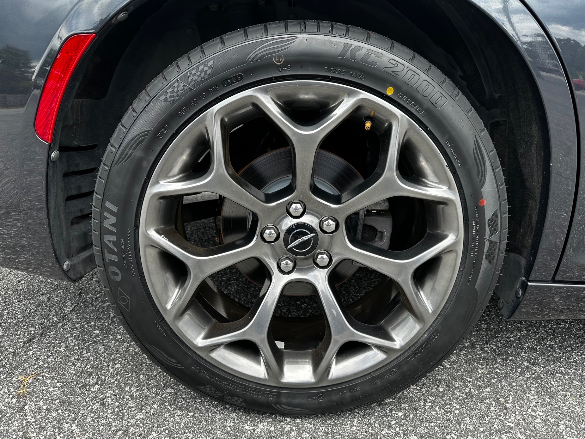 2017 Chrysler 300 photo 8