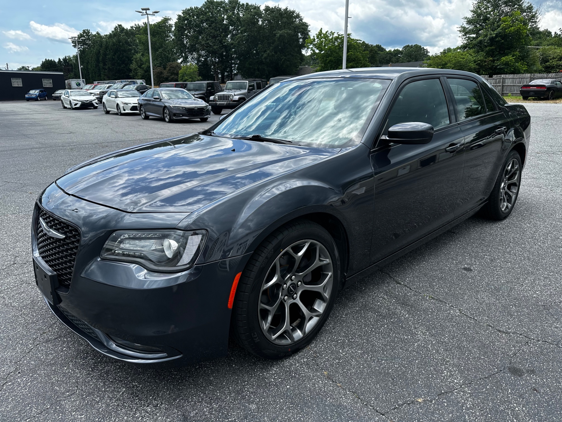2017 Chrysler 300 photo 2