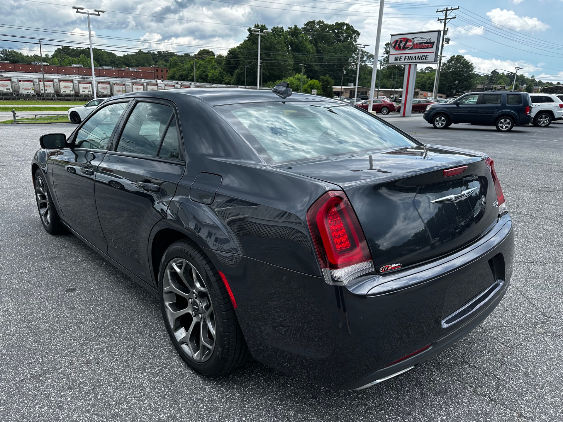 2017 Chrysler 300 photo 3