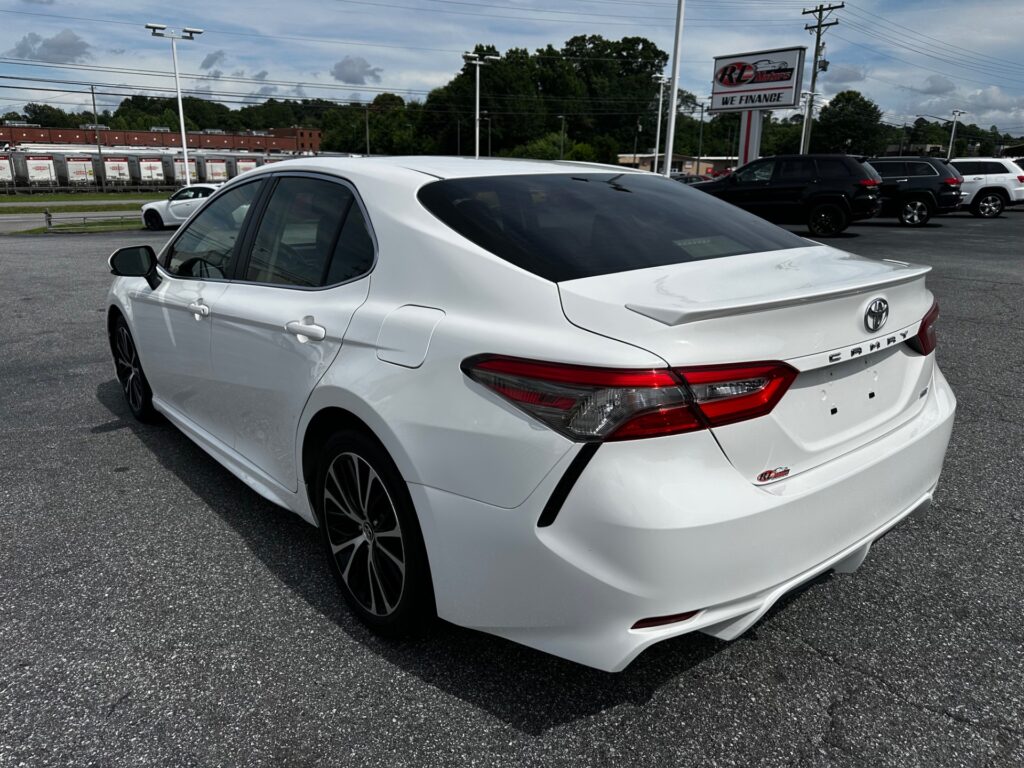 2018 TOYOTA CAMRY SE