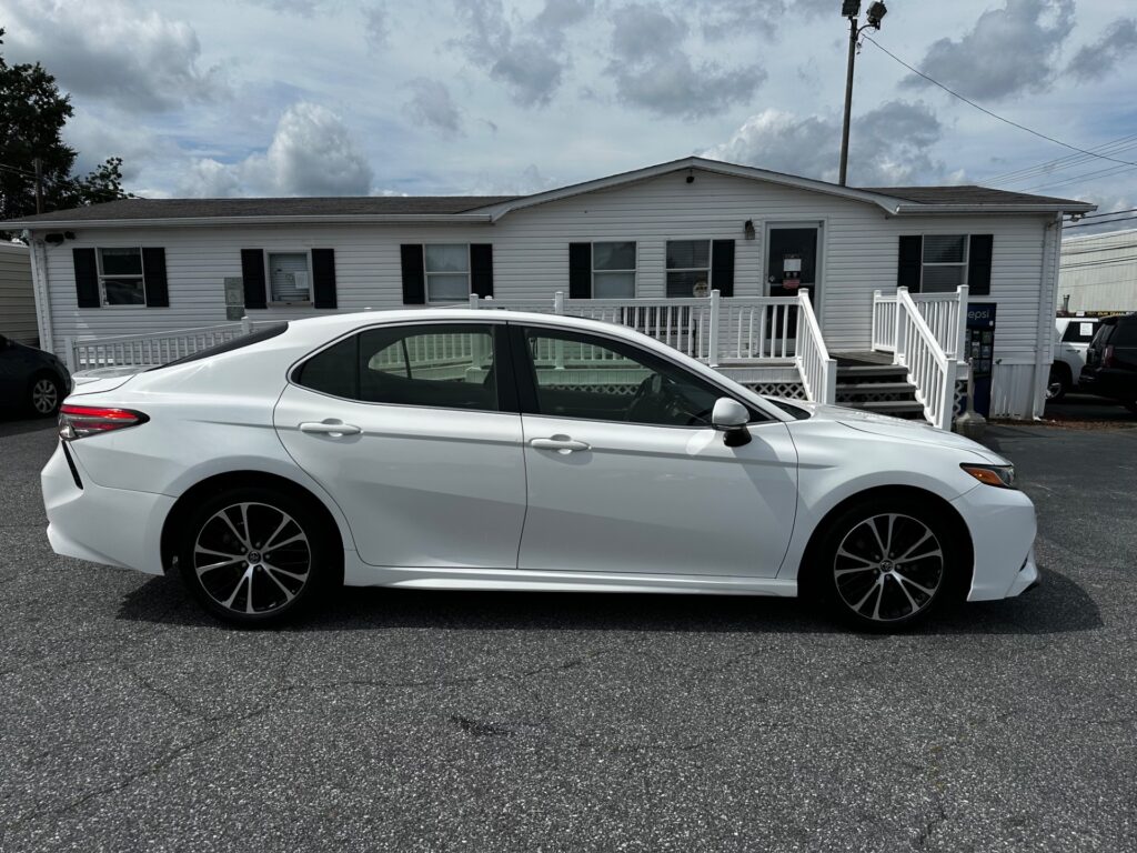 2018 TOYOTA CAMRY SE