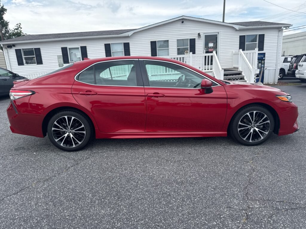 2019 TOYOTA CAMRY LE