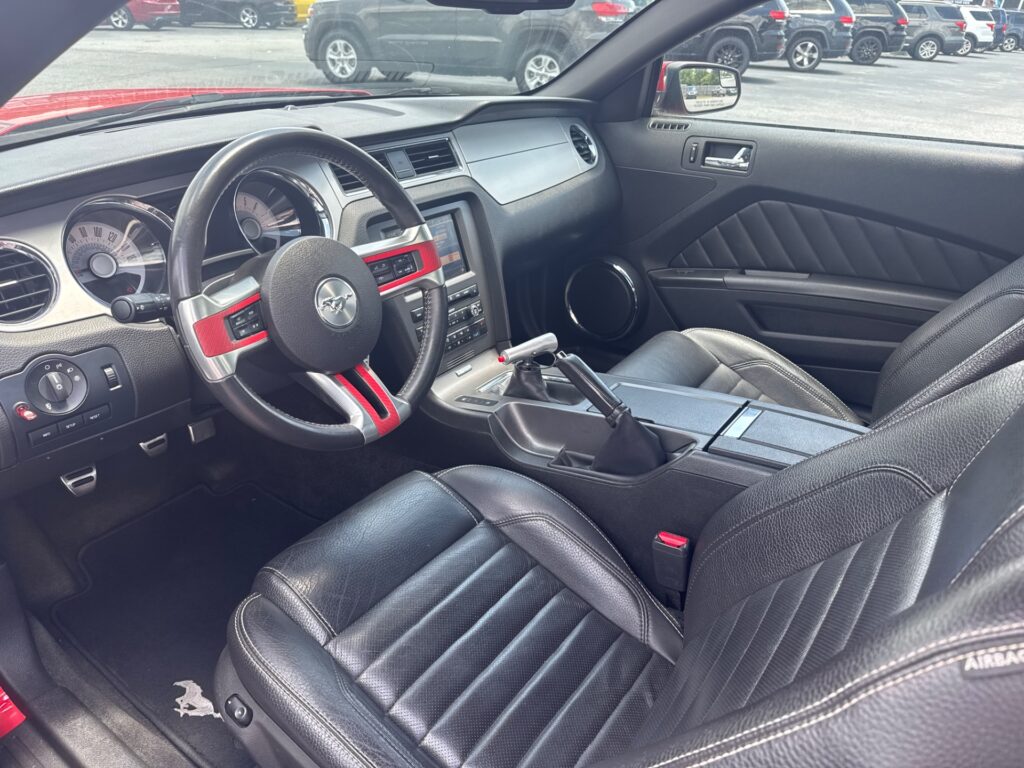 2011 FORD MUSTANG V6