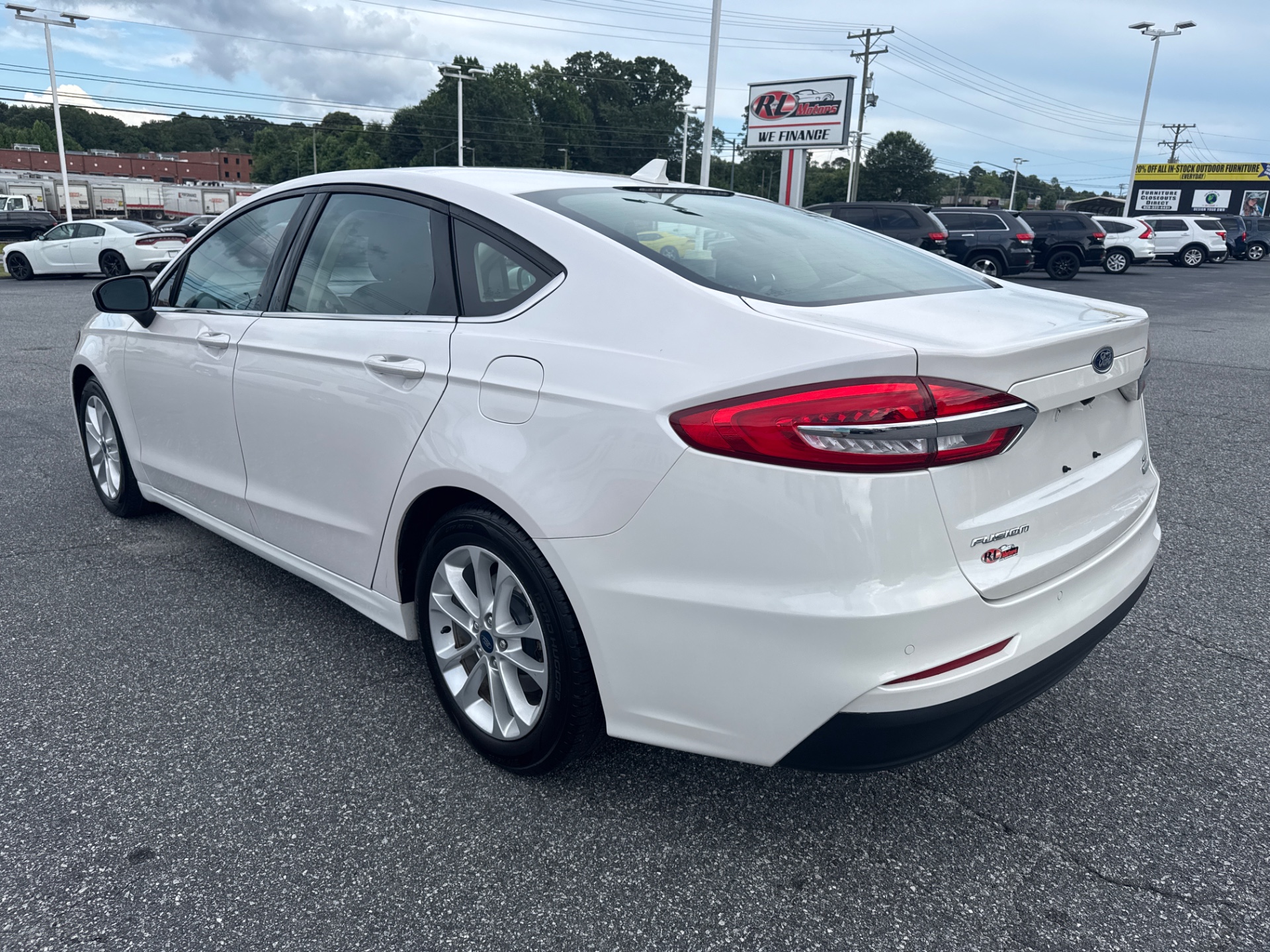 2019 Ford Fusion SE photo 3
