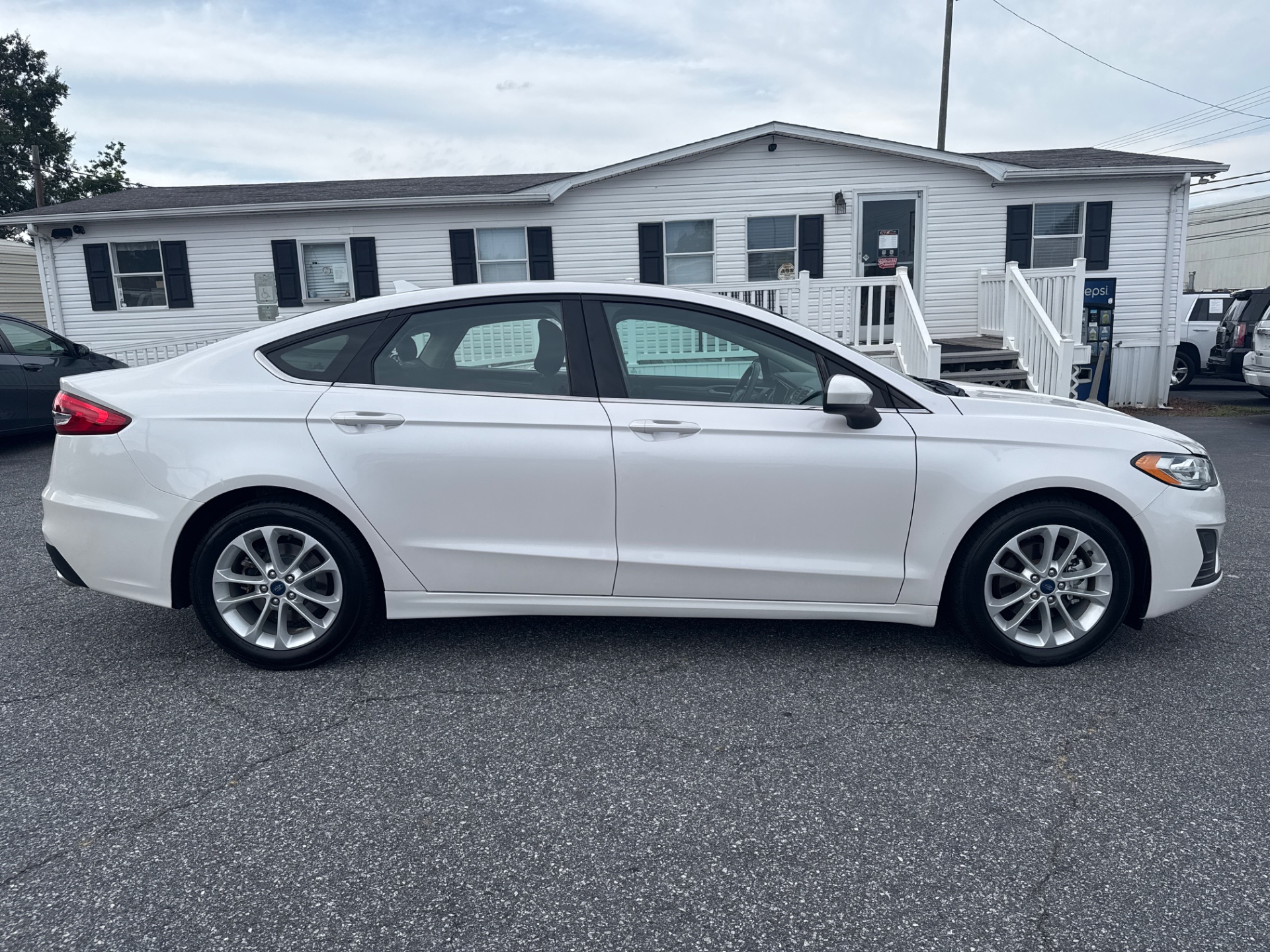 2019 Ford Fusion SE photo 4