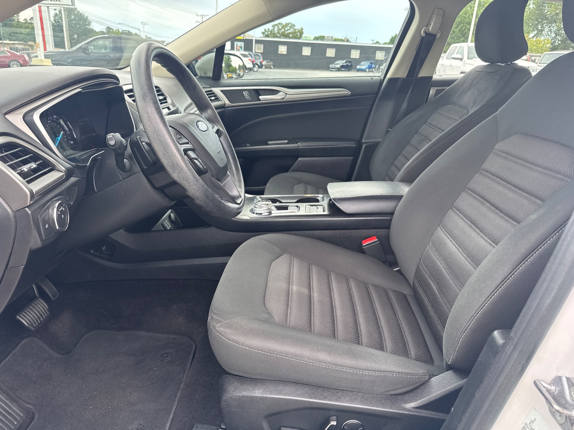 2019 Ford Fusion SE photo 6
