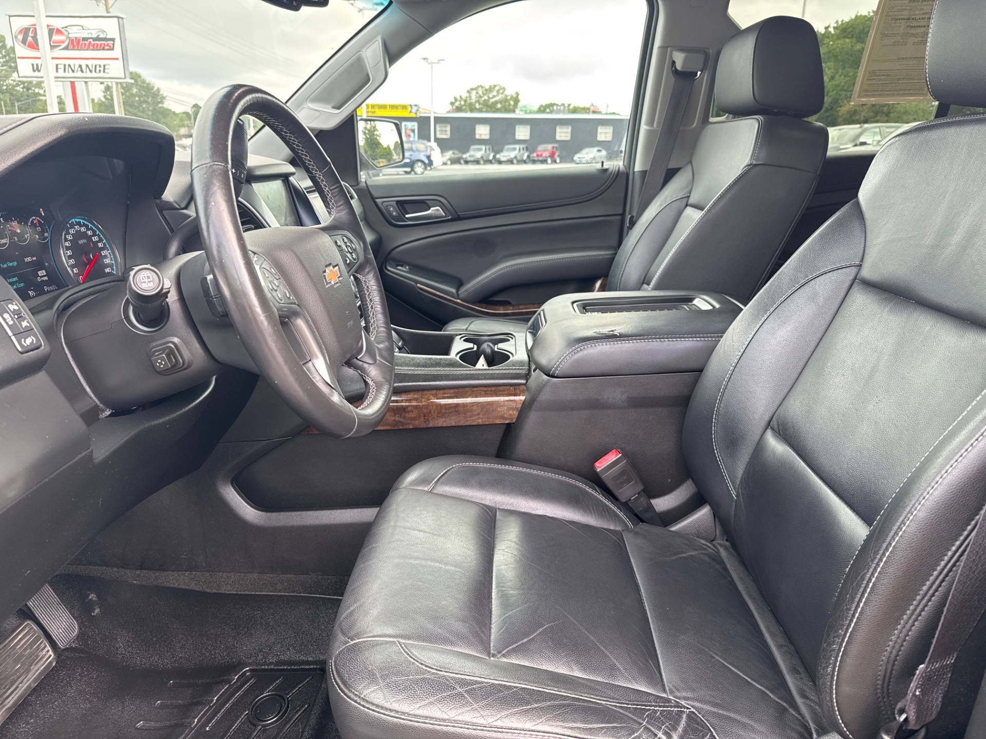 2017 Chevrolet Suburban LT photo 3