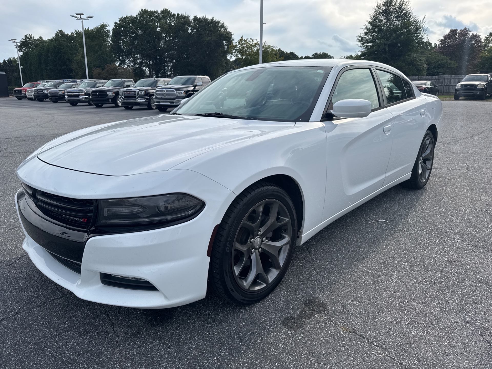 2015 Dodge Charger SXT photo 2