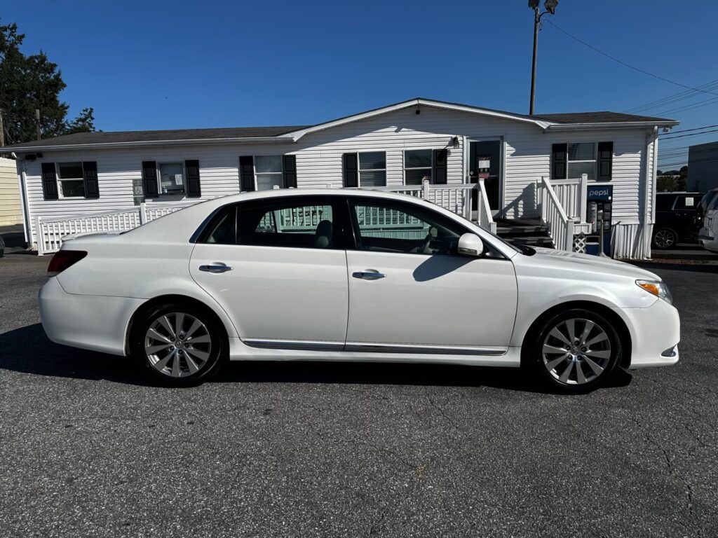 2011 TOYOTA AVALON LIMITED