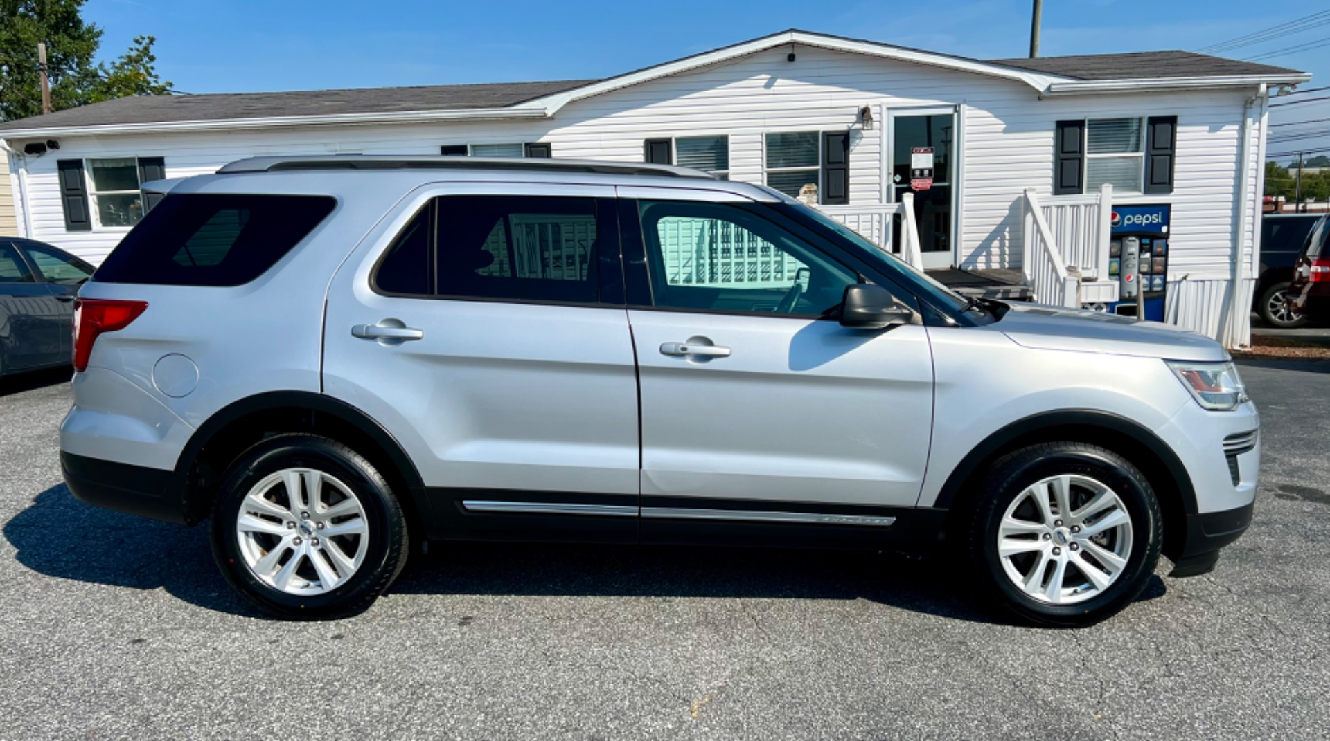 2018 Ford Explorer XLT photo 4