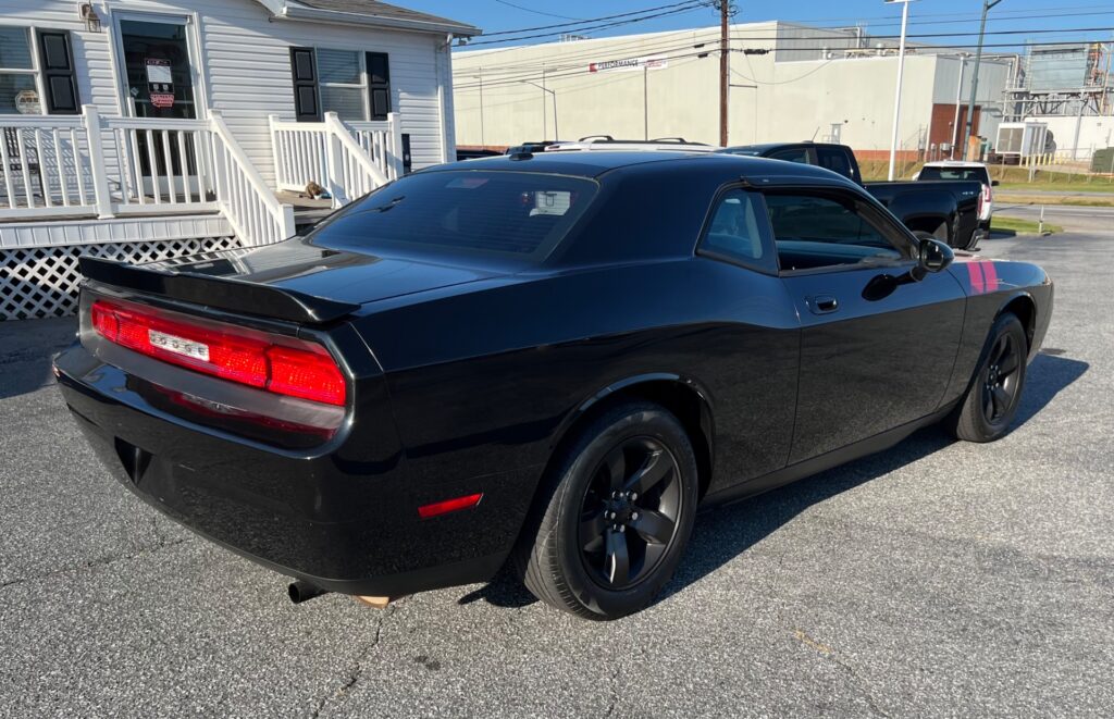 2010 DODGE CHALLENGER SE