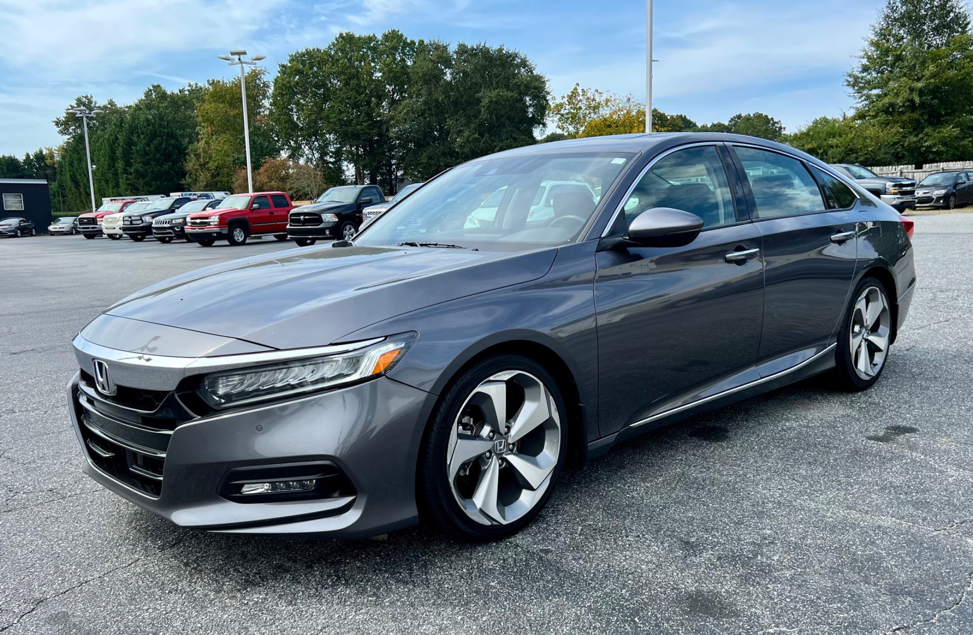 2018 Honda Accord Touring 1.5T photo 2