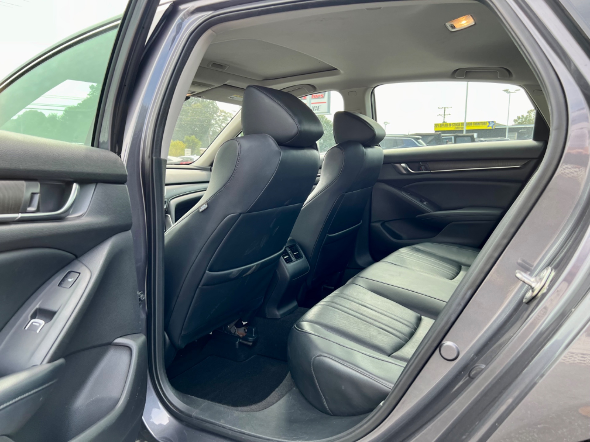 2018 Honda Accord Touring 1.5T photo 7