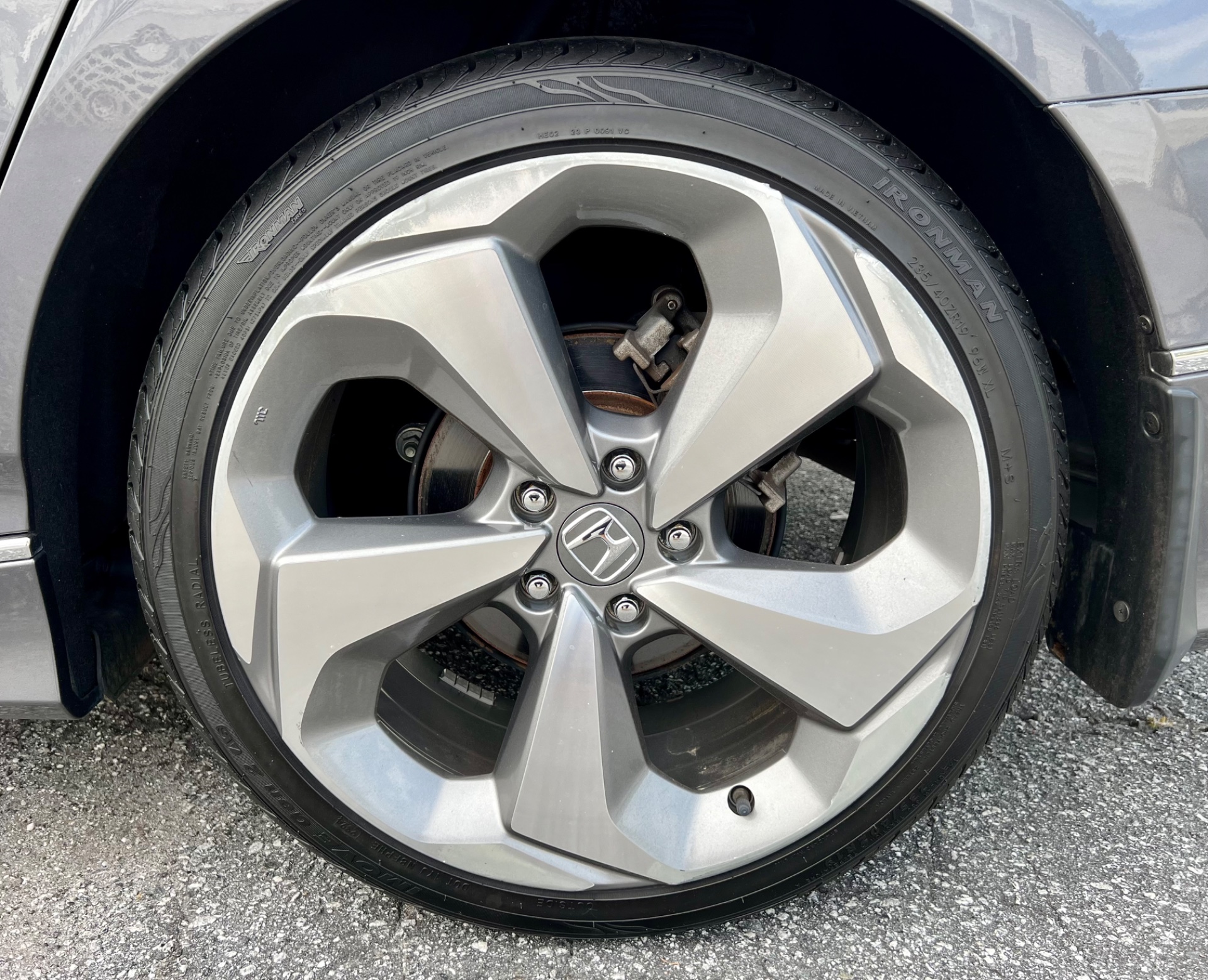2018 Honda Accord Touring 1.5T photo 8
