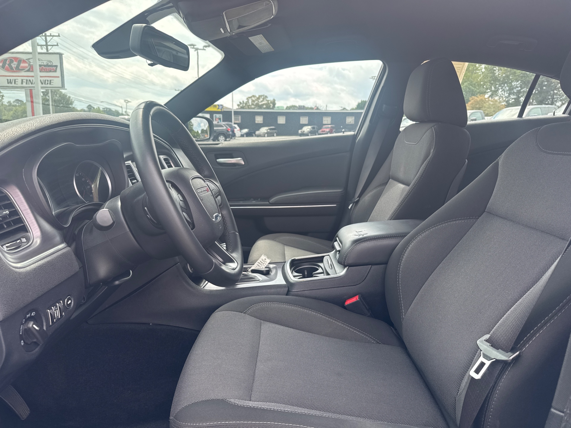 2015 Dodge Charger SE photo 5