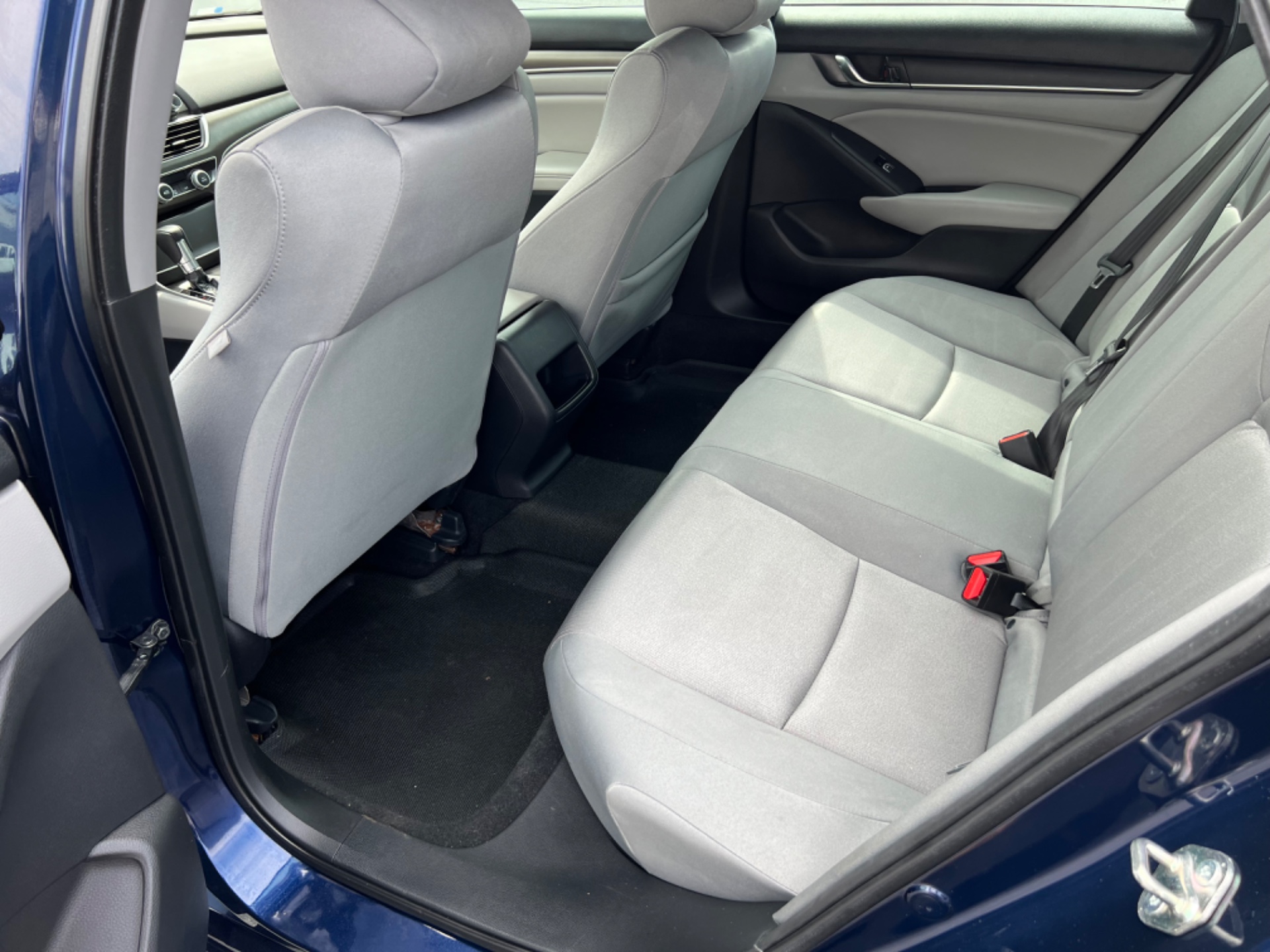2019 Honda Accord LX 1.5T photo 6