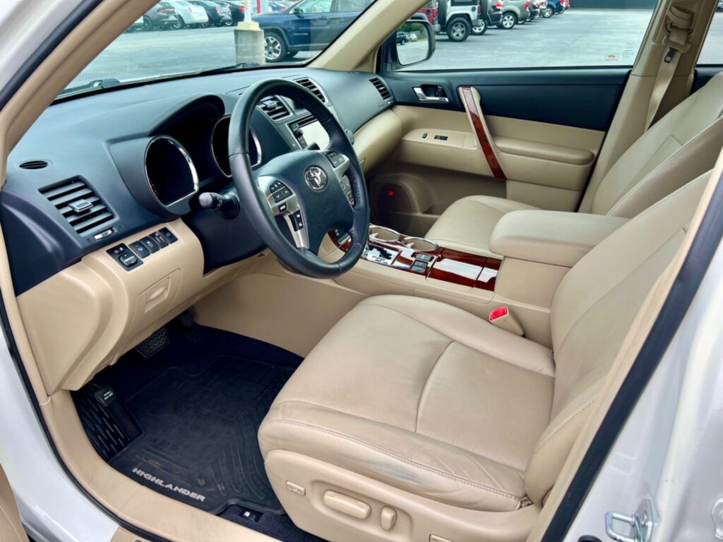 2013 TOYOTA HIGHLANDER LIMITED
