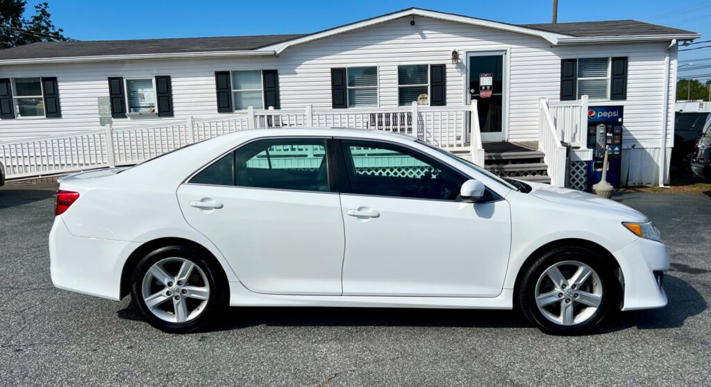 2013 TOYOTA CAMRY L