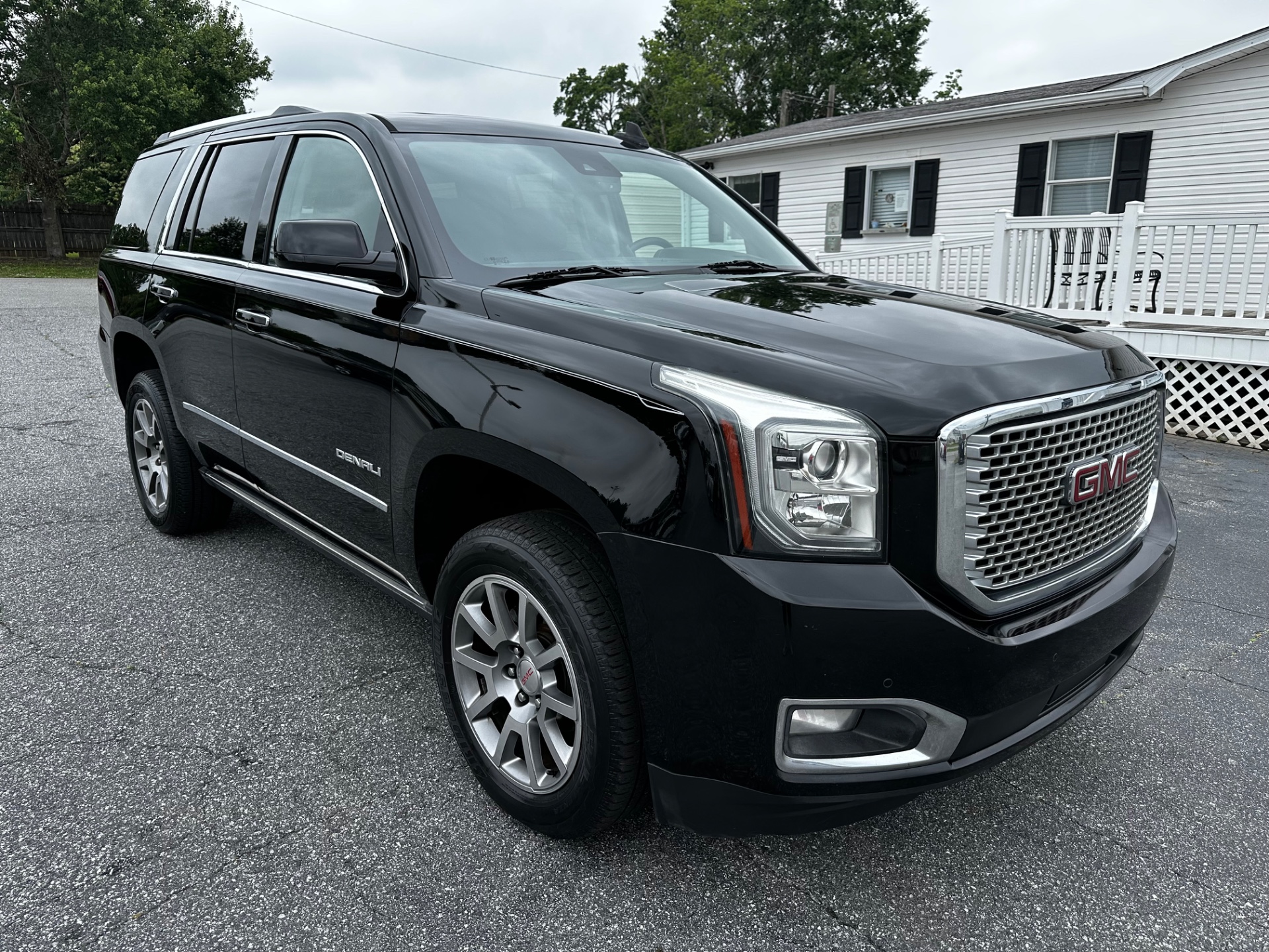 2016 GMC Yukon Denali's photo