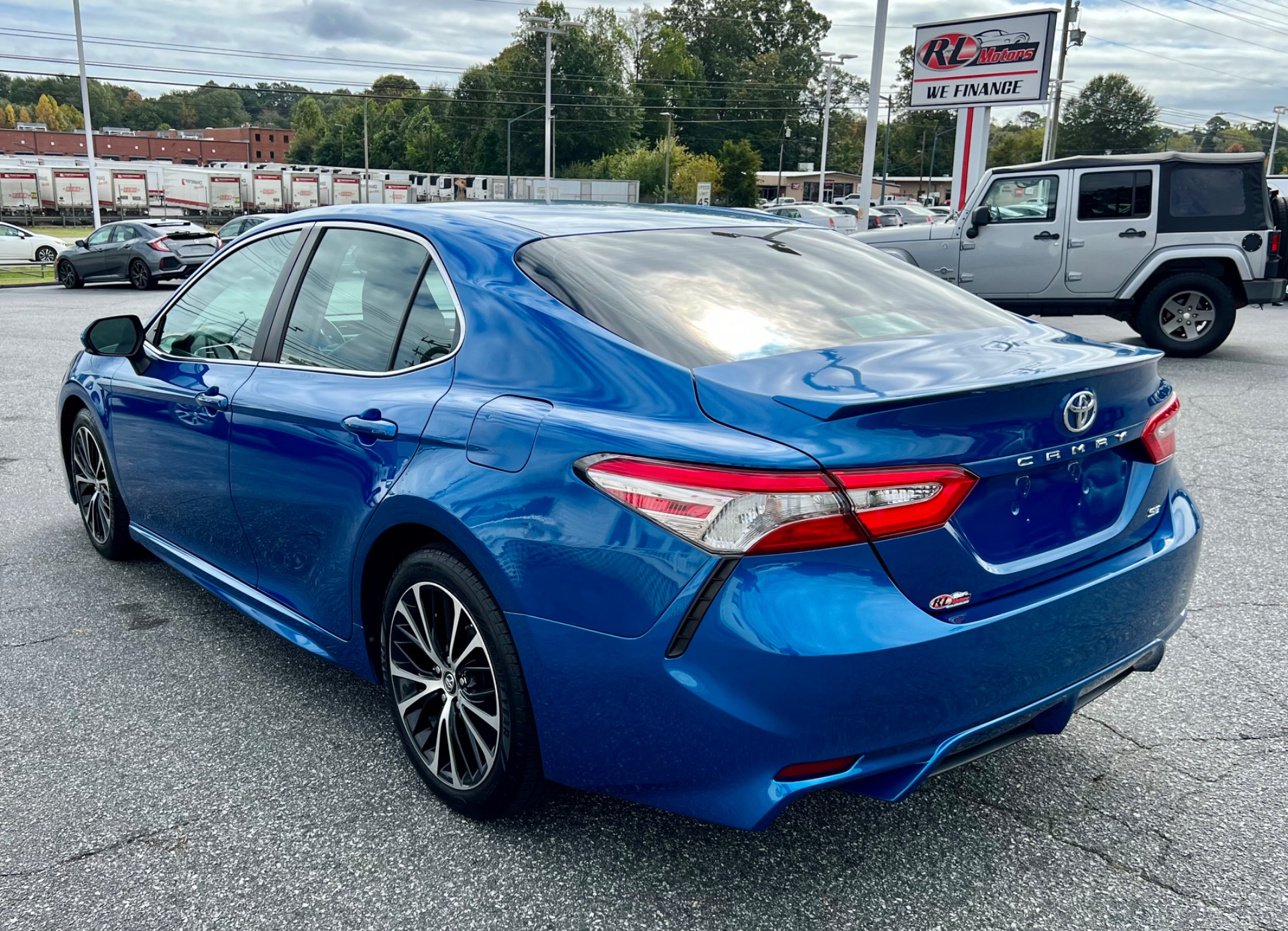 2018 Toyota Camry SE XLE photo 3