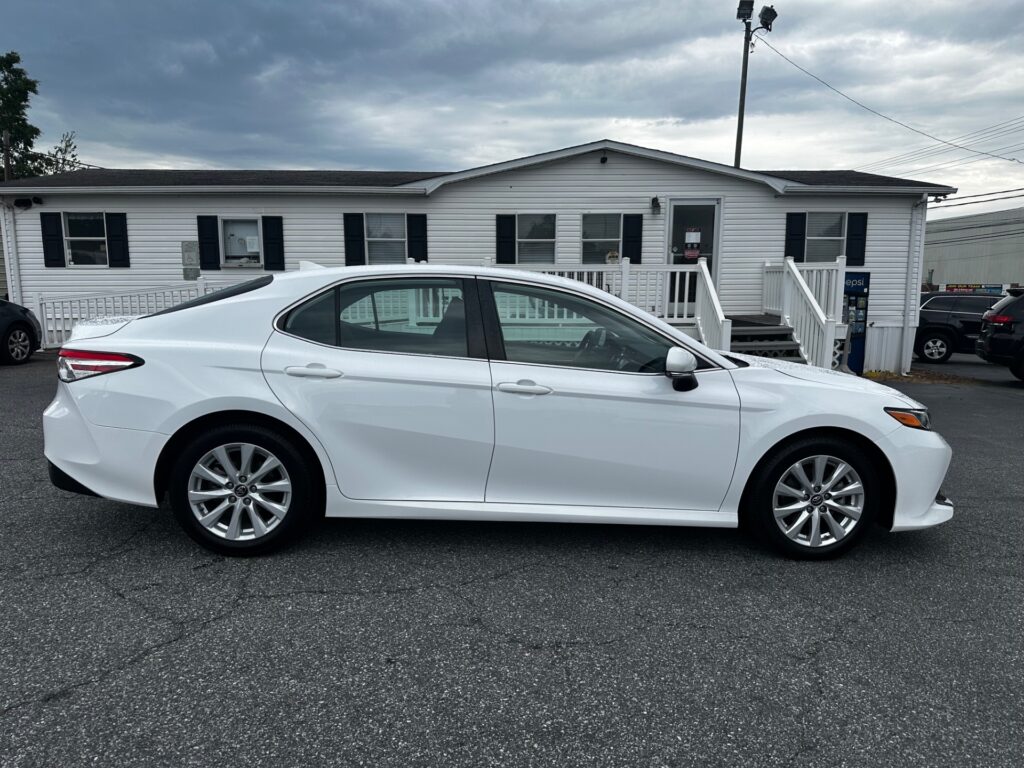 2019 TOYOTA CAMRY LE
