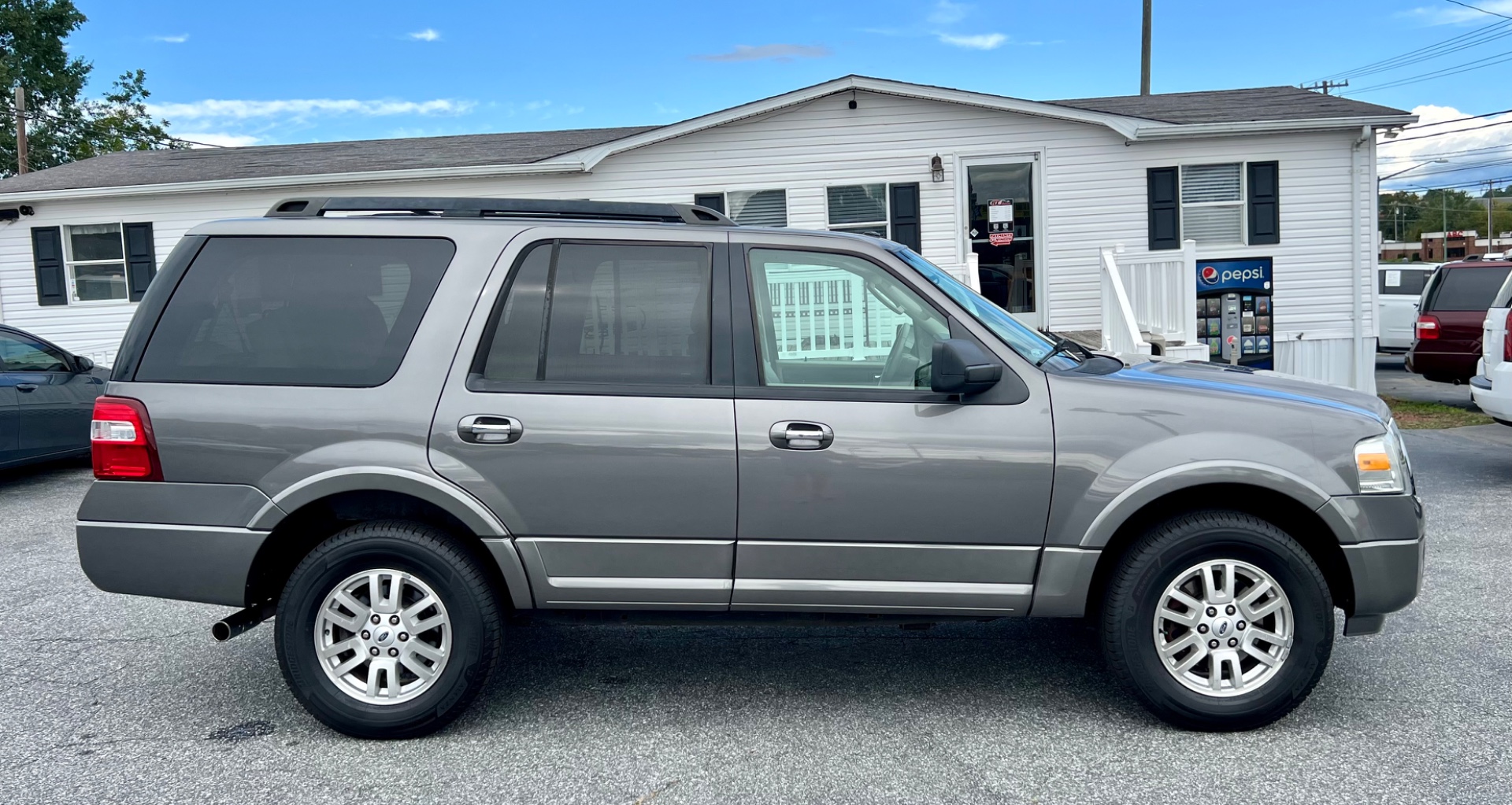 2013 Ford Expedition XLT photo 4