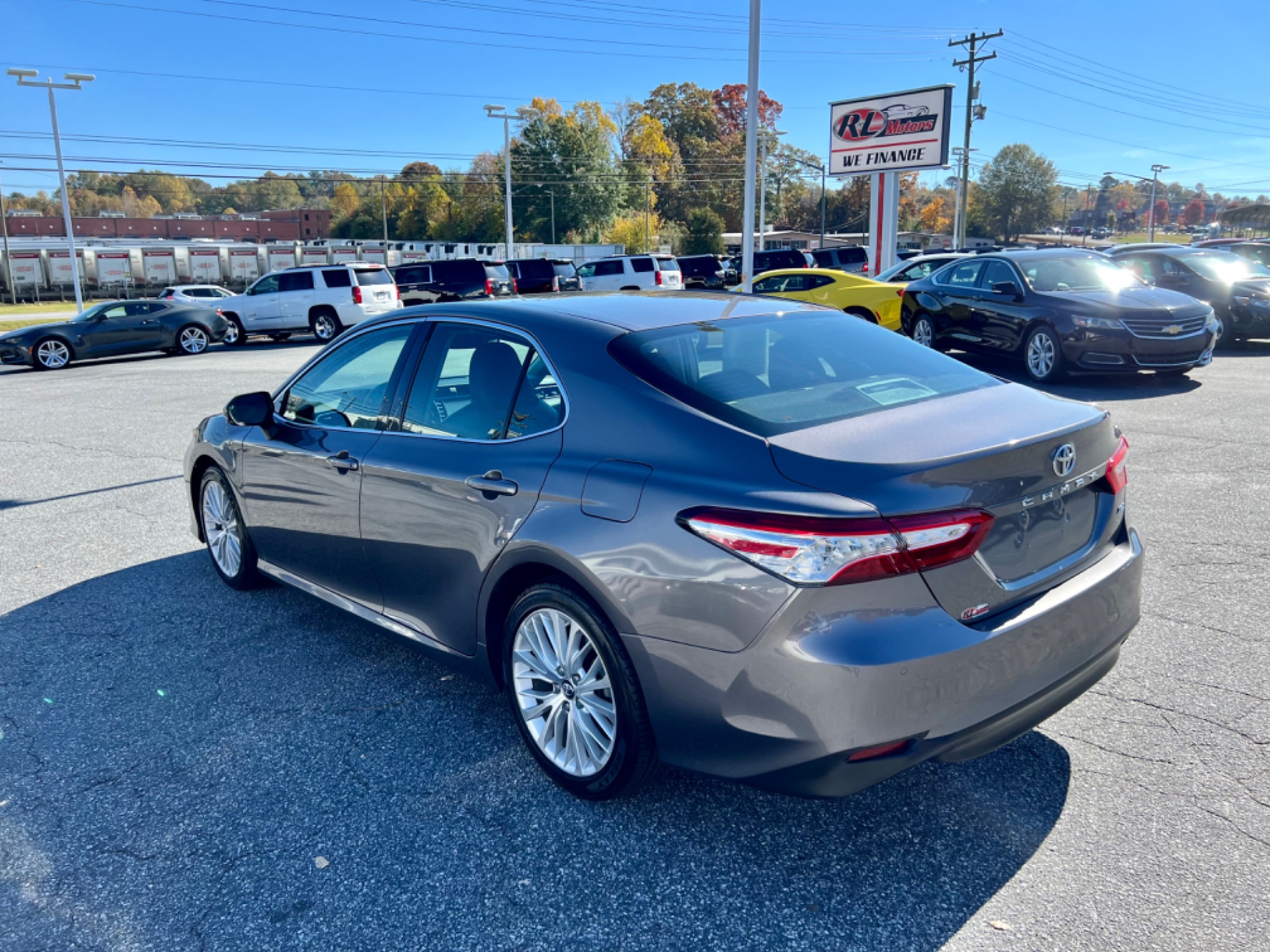 2018 Toyota Camry SE XLE photo 3