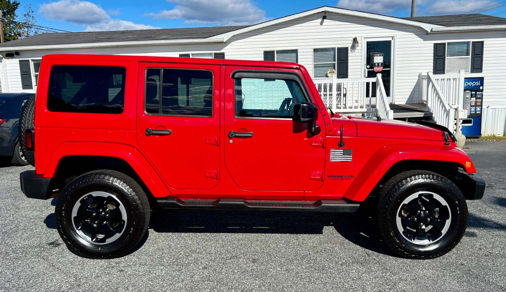 2014 Jeep Wrangler Unlimited Altitude photo 3