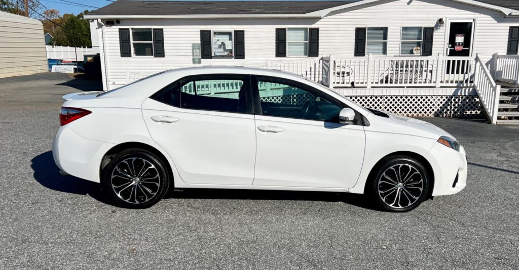 2016 TOYOTA COROLLA S