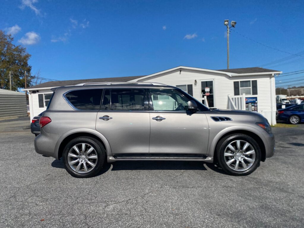 2012 INFINITI QX56 7-PASSENGER