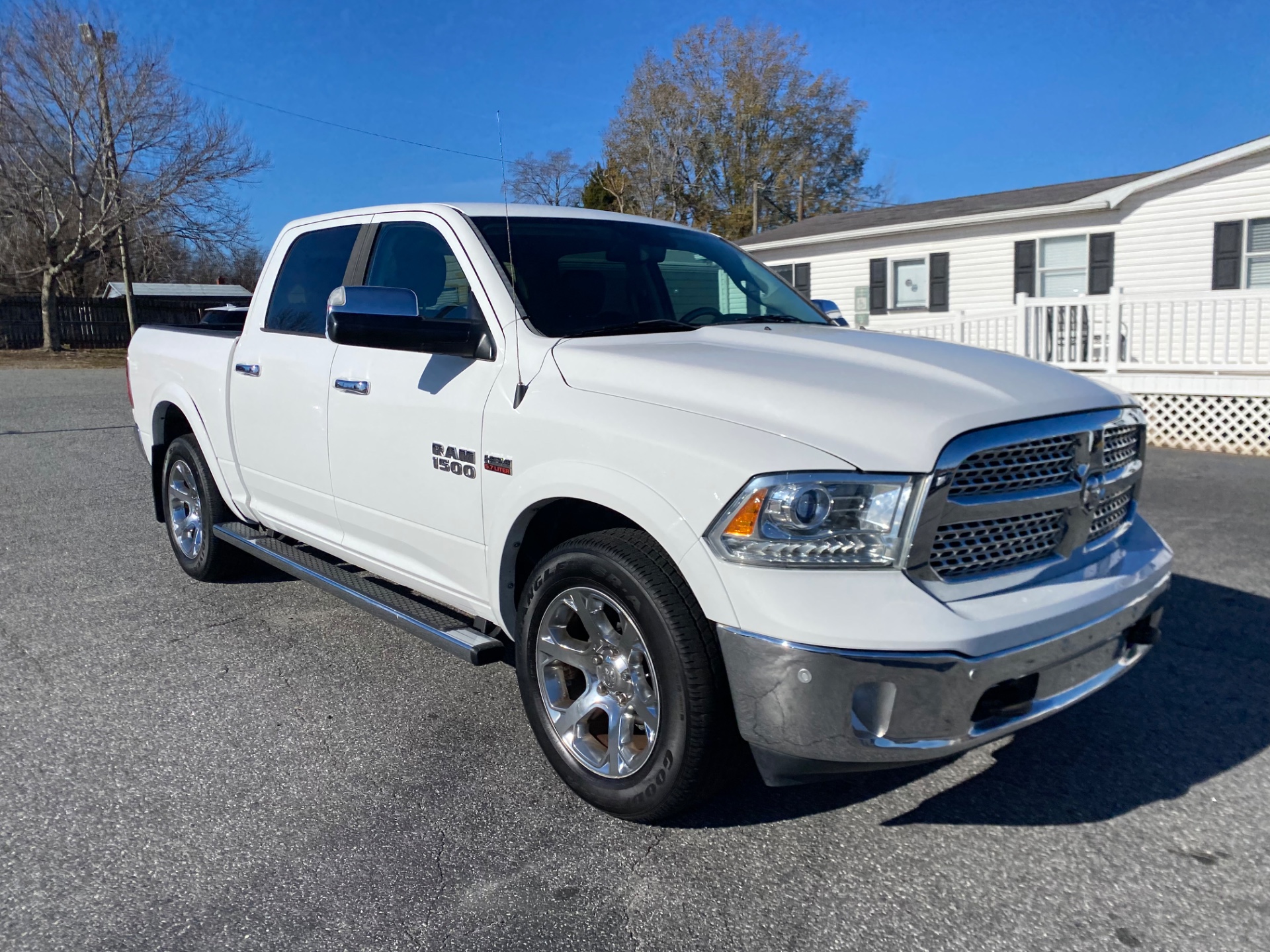 2016 RAM Ram 1500 Pickup Laramie's photo