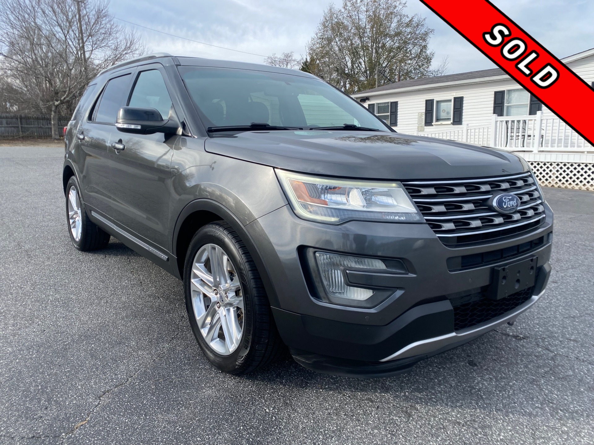 2016 Ford Explorer XLT's photo