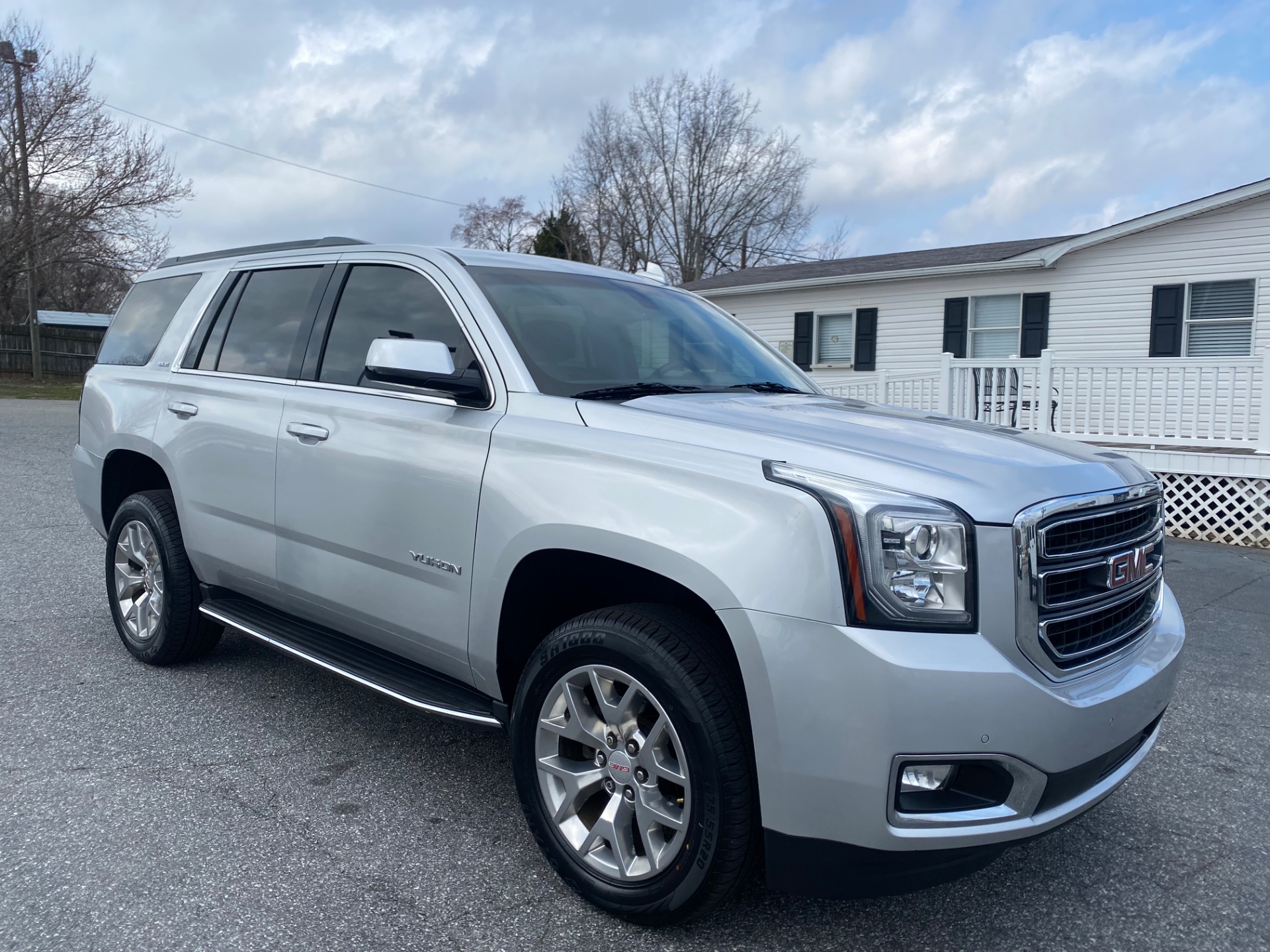 2017 GMC Yukon 4WD SLE's photo