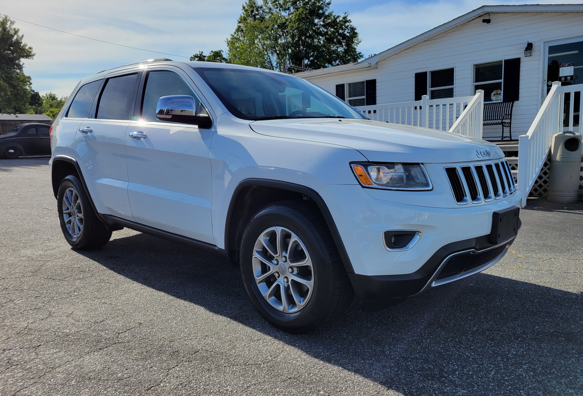 2016 Jeep Grand Cherokee Limited's photo