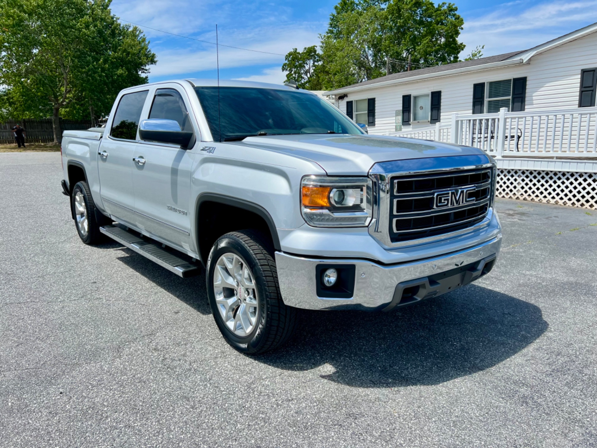 2015 GMC Sierra 4WD Crew Cab SLT SWB's photo