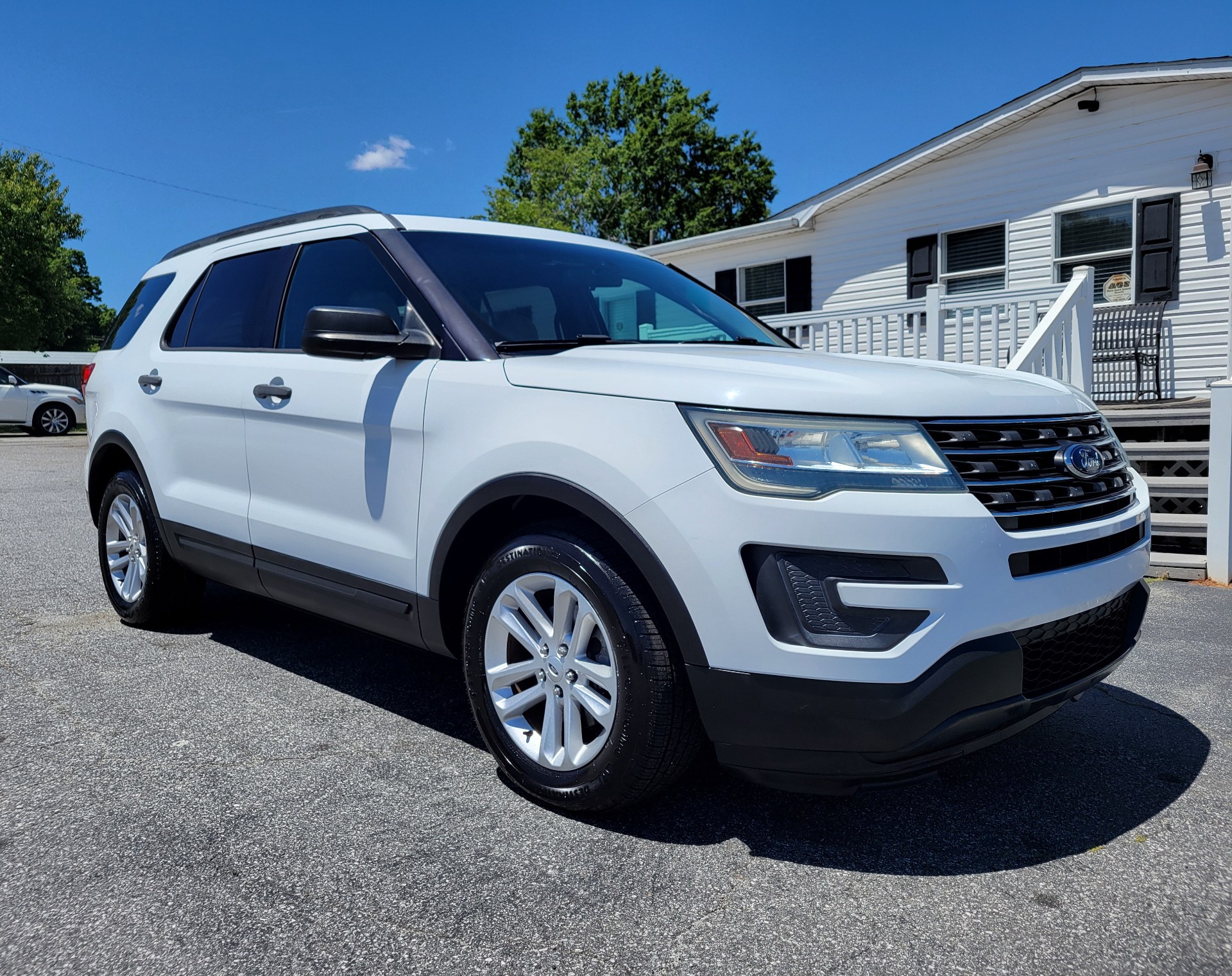 2016 Ford Explorer Base FWD's photo