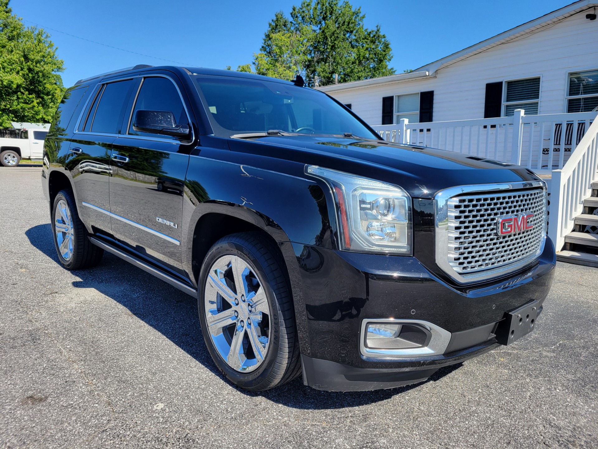 2016 GMC Yukon 4WD Denali's photo